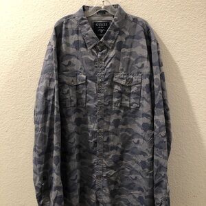 GUESS Men's Gray Camouflage Button Up Shirt
